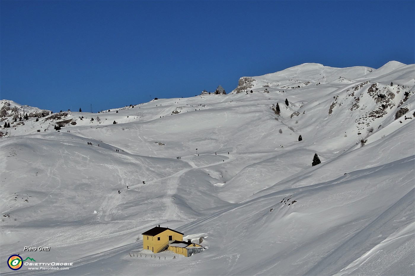 22 Vista sul Rif. Nicola e Cima di Piazzo.JPG